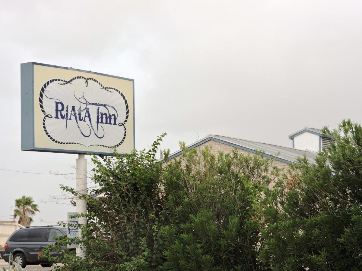 Riata Inn - Crystal City Eksteriør billede