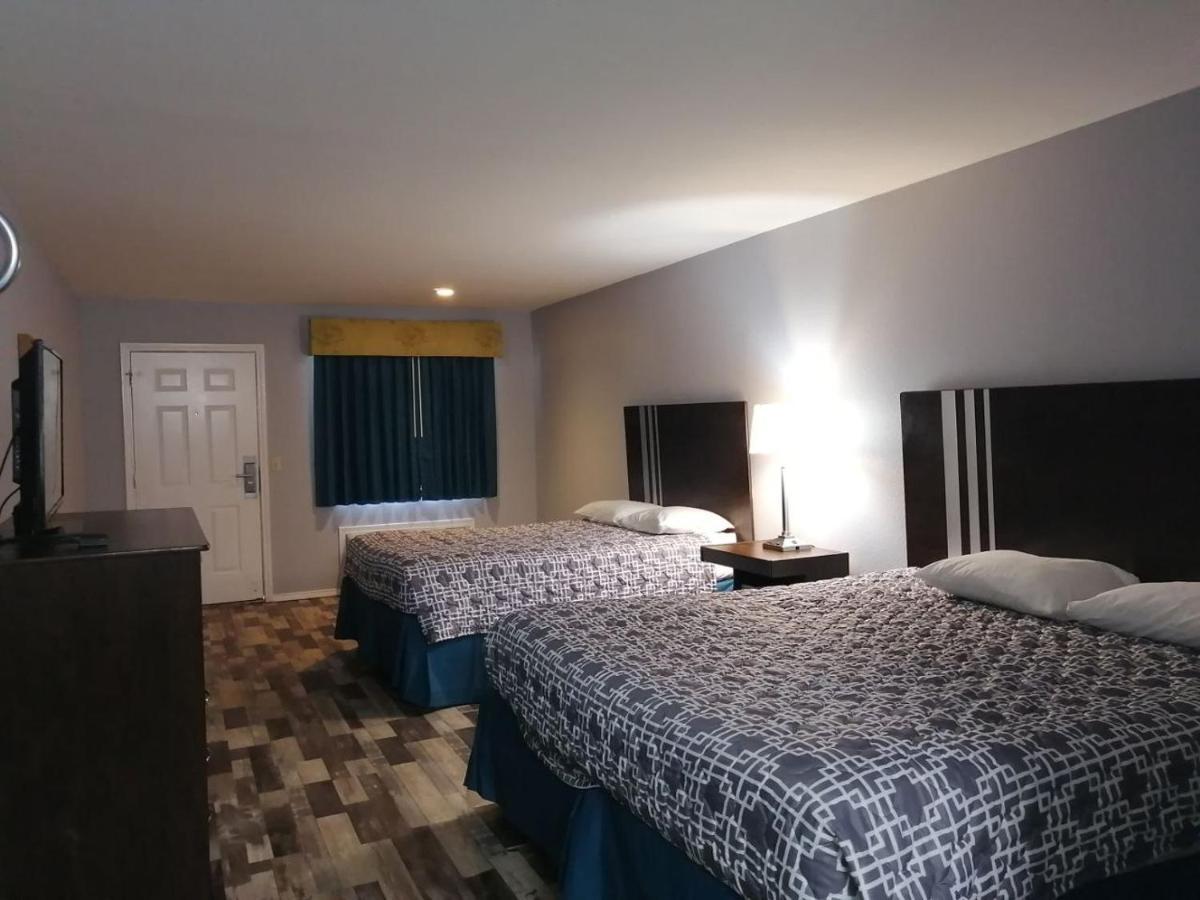 Riata Inn - Crystal City Eksteriør billede