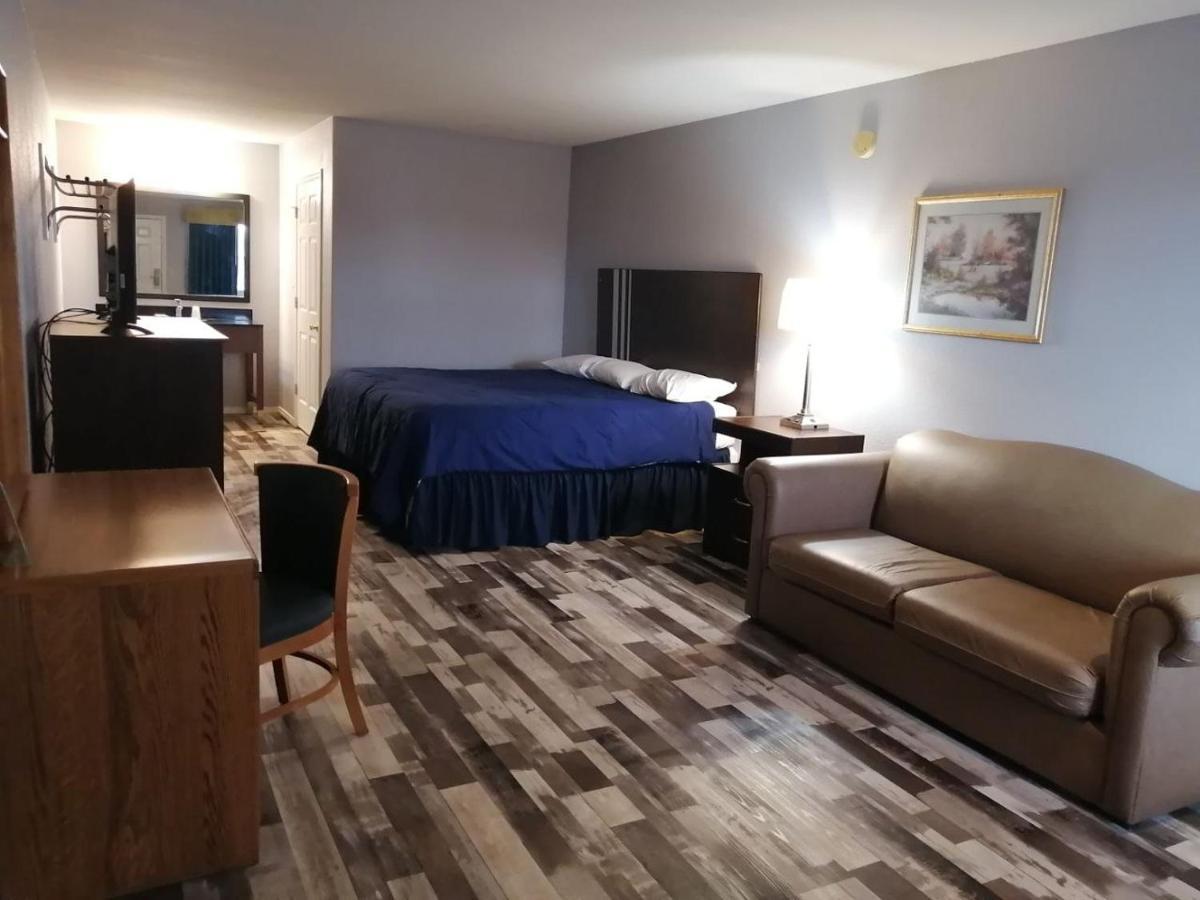 Riata Inn - Crystal City Eksteriør billede