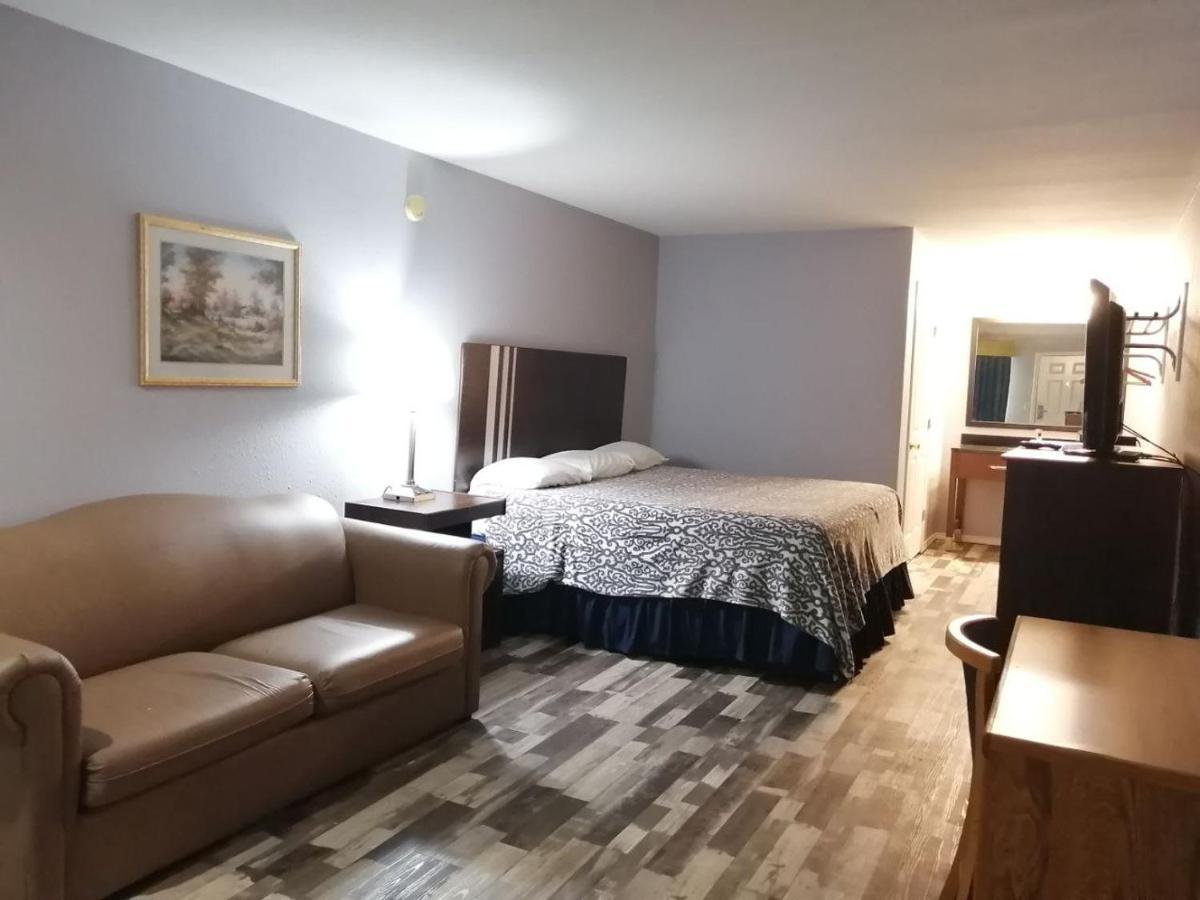 Riata Inn - Crystal City Eksteriør billede