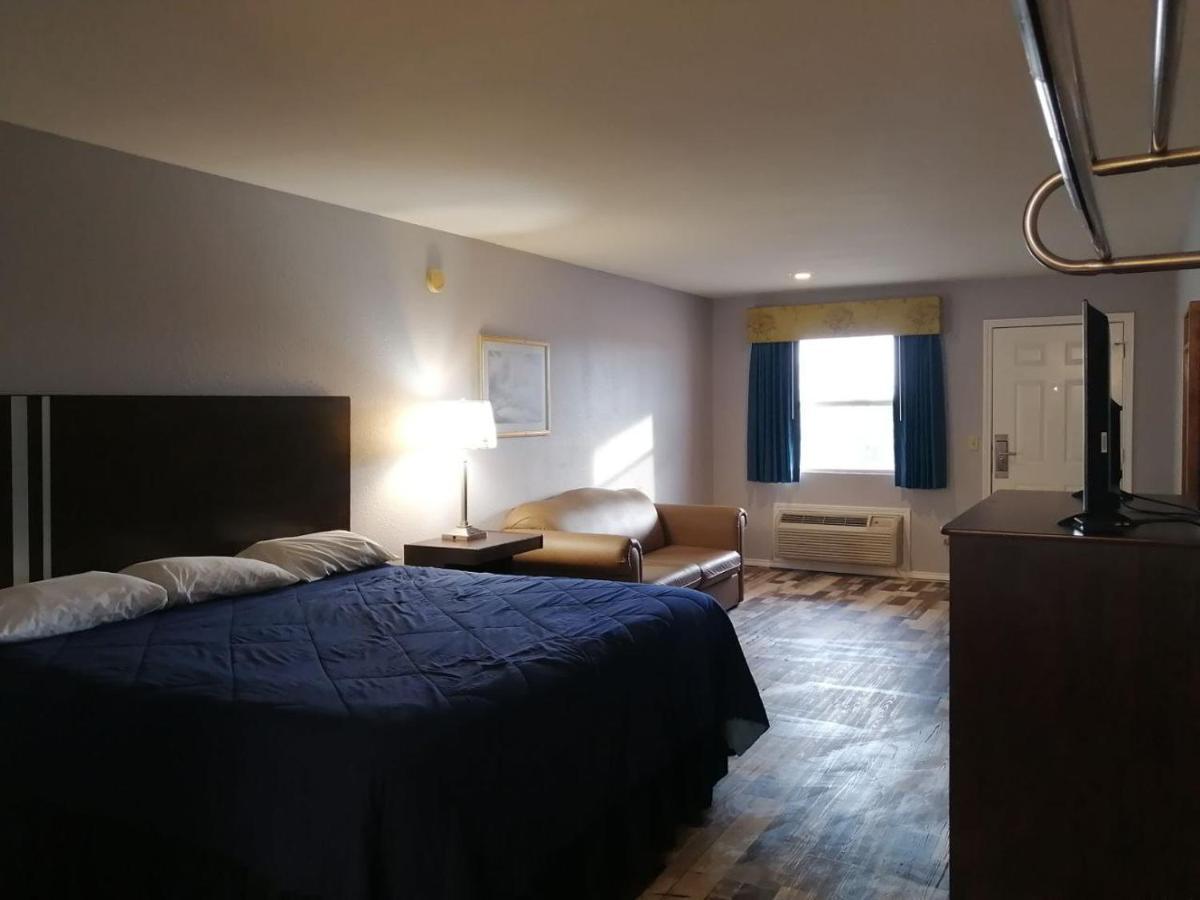 Riata Inn - Crystal City Eksteriør billede